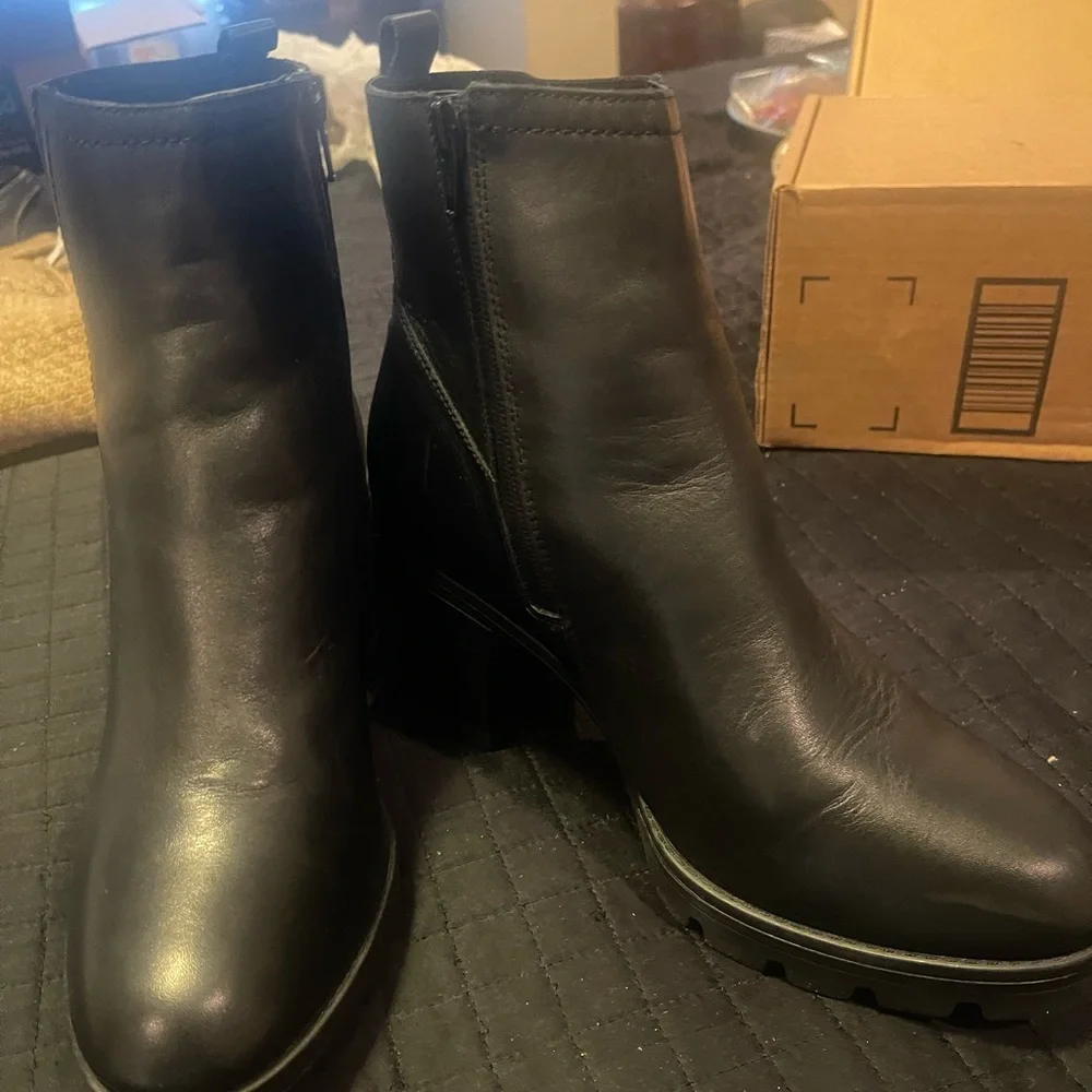 Naturalizer black leather waterproof Verney lug chelsea boots nib 11w